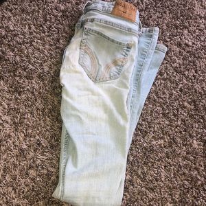 Hollister jeans ( no rips )